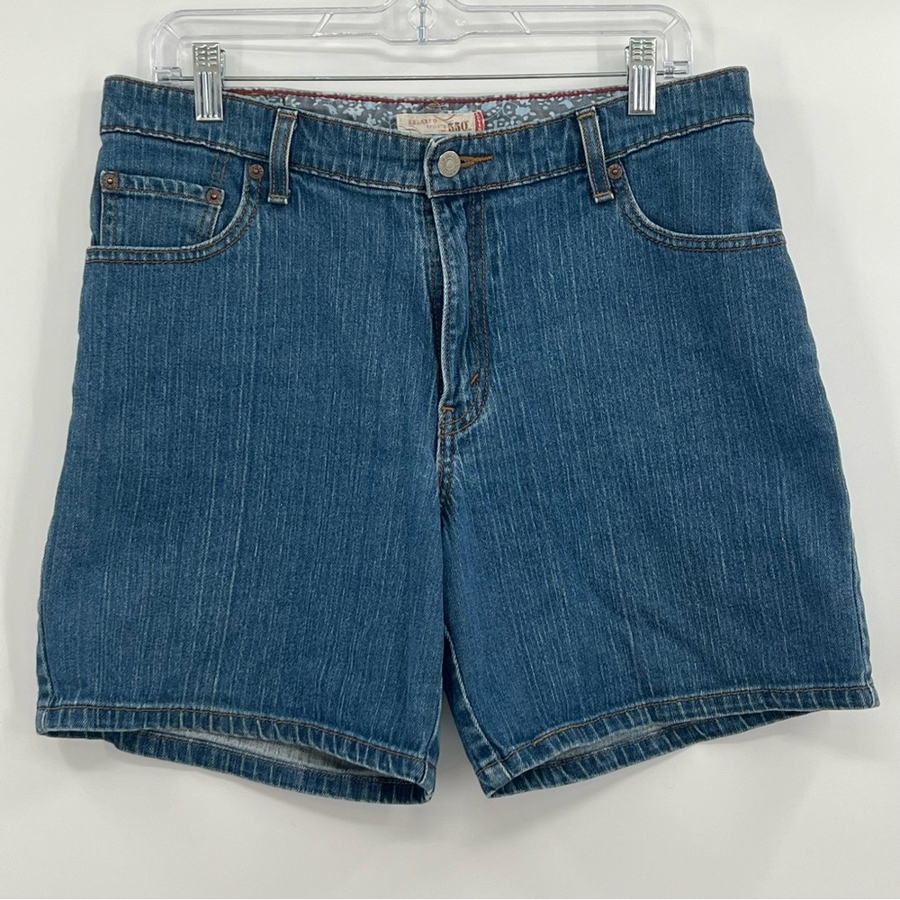 Size 12  550 Relaxed Levi Shorts